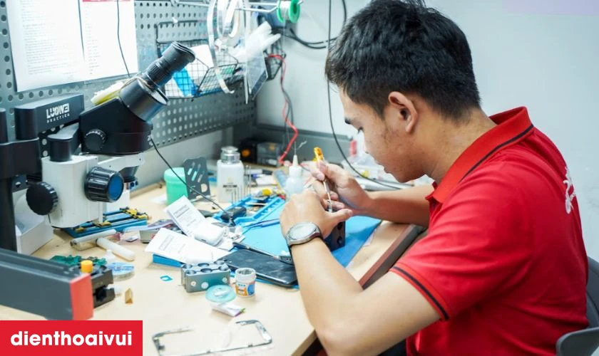 Dịch vụ thay kính iPhone 13 Pro uy tín, chất lượng tại Điện Thoại Vui