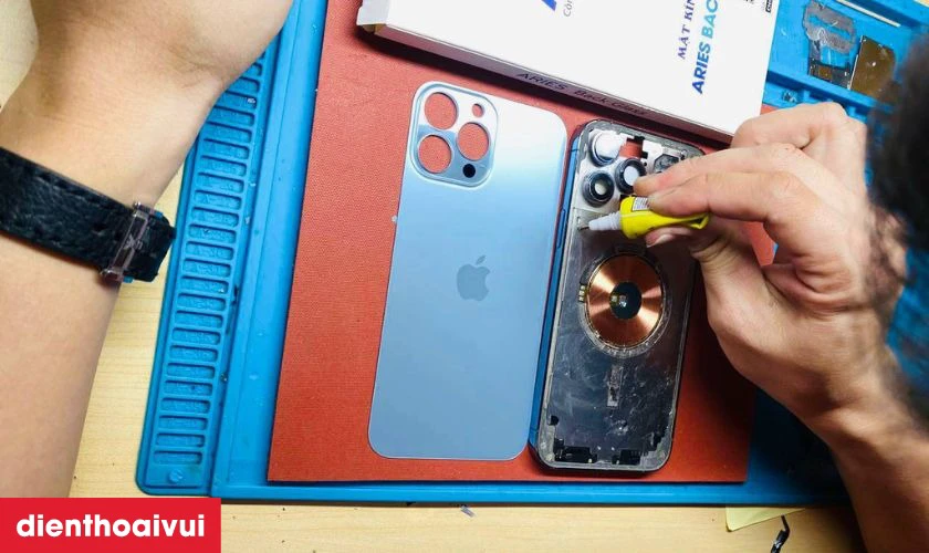 Điện Thoại Vui l&agrave; địa chỉ thay k&iacute;nh lưng Aries ch&iacute;nh h&atilde;ng cho iPhone 13 Pro Max uy t&iacute;n nhất