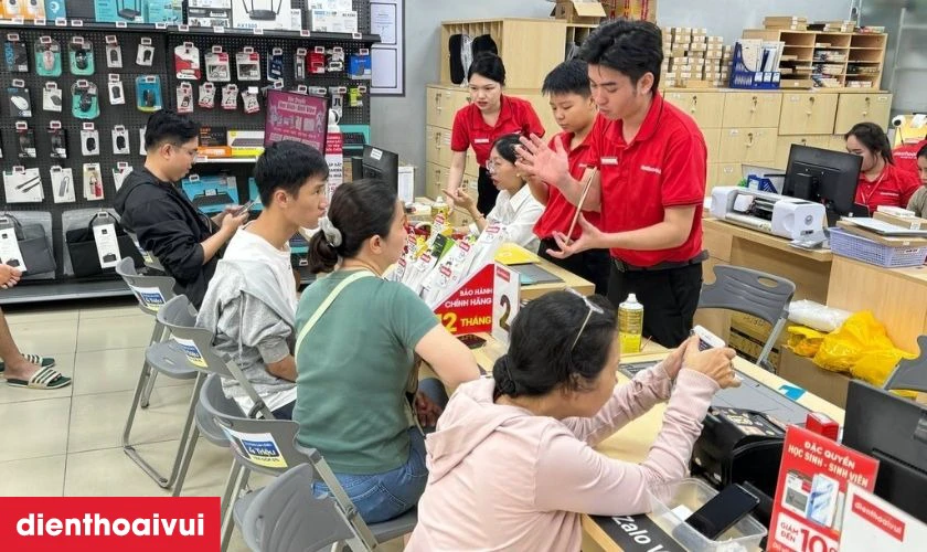 Dịch vụ thay k&iacute;nh lưng ch&iacute;nh h&atilde;ng Aries cho iPhone 14 Pro của Điện Thoại Vui được kh&aacute;ch h&agrave;ng tin tưởng lựa chọn