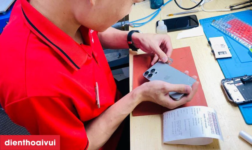 Dịch vụ sửa chữa iPhone chính hãng Aries lấy liền tại Điện Thoại Vui