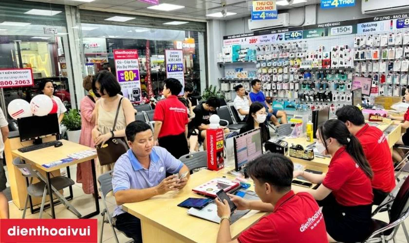Địa chỉ thay kính lưng iPhone XS chính hãng, uy tín tại Điện Thoại Vui
