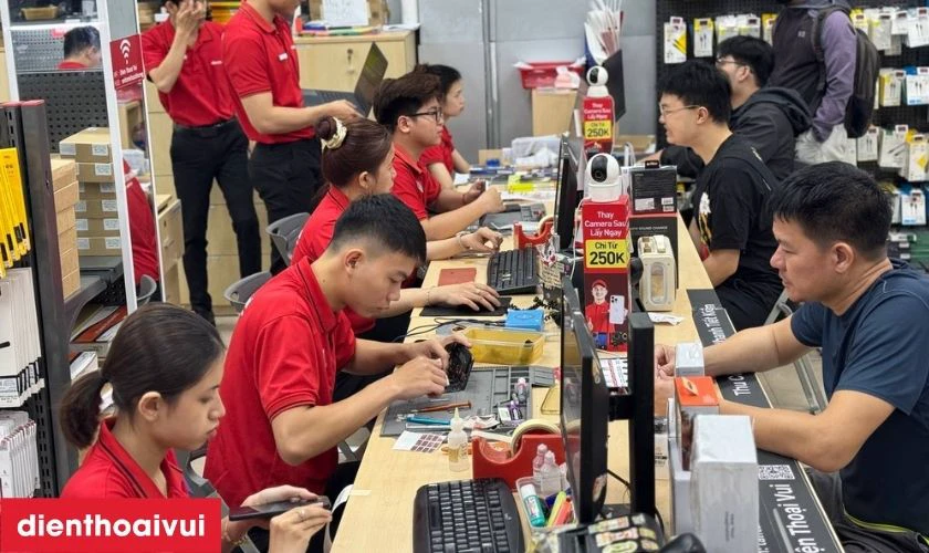 Cửa h&agrave;ng thay k&iacute;nh lưng iPhone XS ch&iacute;nh h&atilde;ng Aries lấy liền tại Điện Thoại Vui