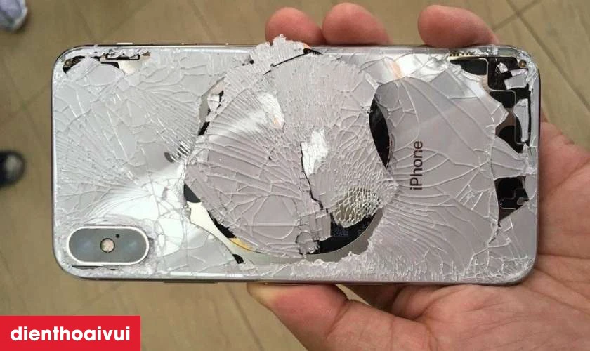 Khi nào bạn nên thay kính lưng iPhone XS Max chính hãng GENA