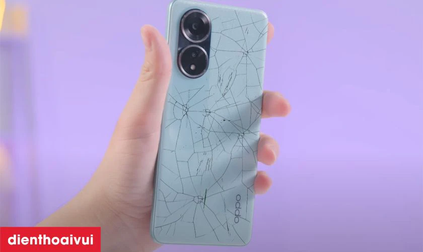 Dấu hiệu n&agrave;o bạn cần thay k&iacute;nh lưng Oppo A58?