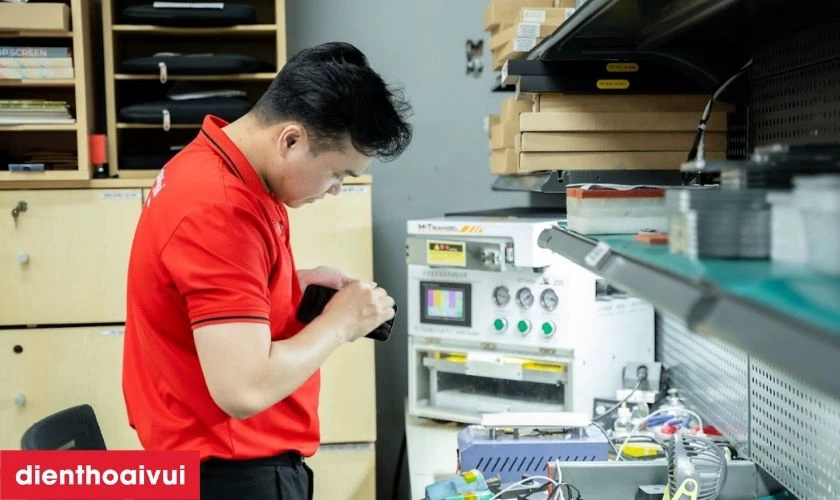 Cần lưu ý gì khi thay kính lưng cho điện thoại Oppo?