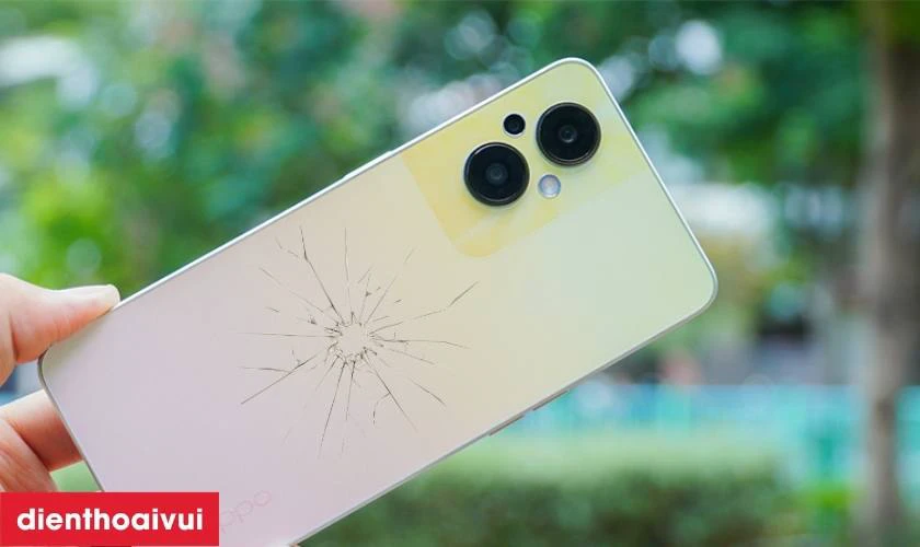 Khi n&agrave;o bạn cần thay k&iacute;nh lưng Oppo Reno 8Z 5G?