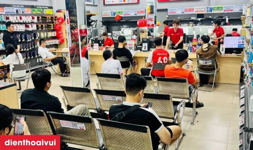 Thay k&iacute;nh lưng Realme C60 uy t&iacute;n tại Điện Thoại Vui