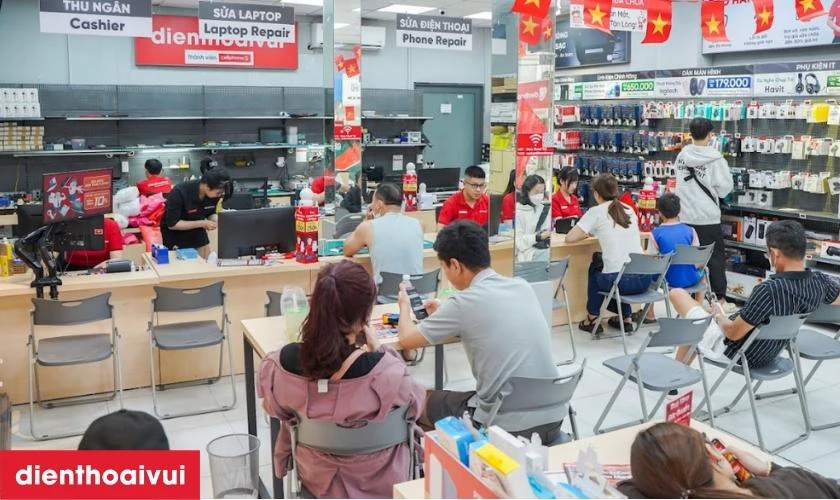 Quy tr&igrave;nh thay nắp lưng Realme C75 lấy liền tại Điện Thoại Vui