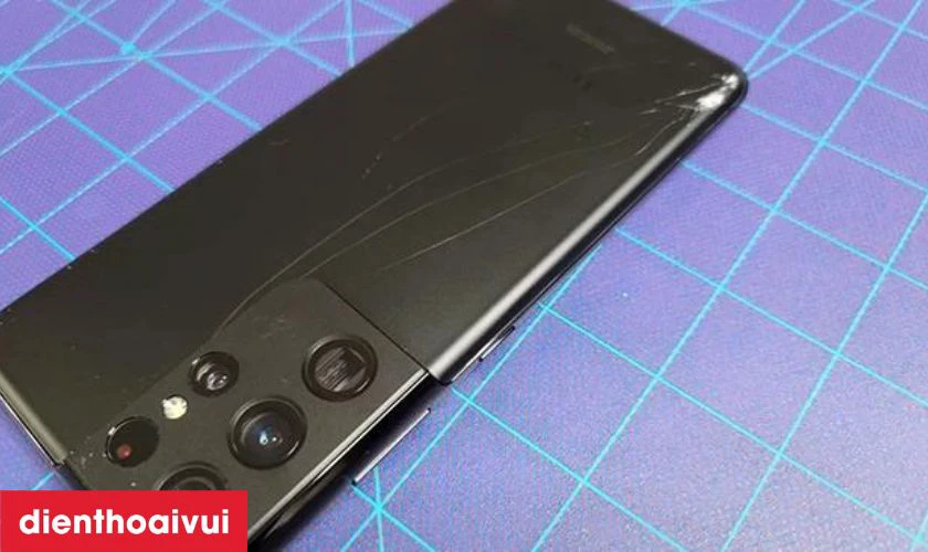 Thay k&iacute;nh lưng Safety Samsung S21 Ultra l&agrave; g&igrave;?