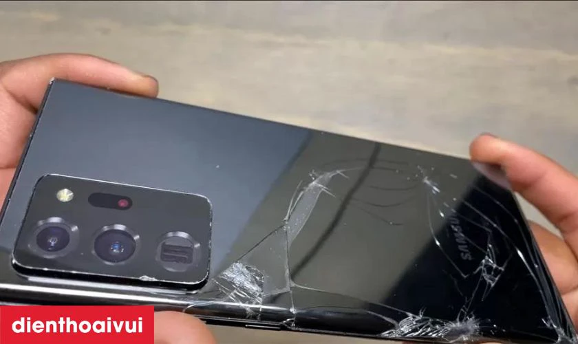 Khi n&agrave;o bạn n&ecirc;n thay k&iacute;nh lưng Safety Samsung S21 Ultra?