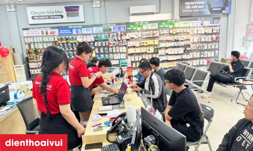 Cửa h&agrave;ng thay k&iacute;nh lưng Safety Samsung S21 Ultra lấy liền tại Điện Thoại Vui