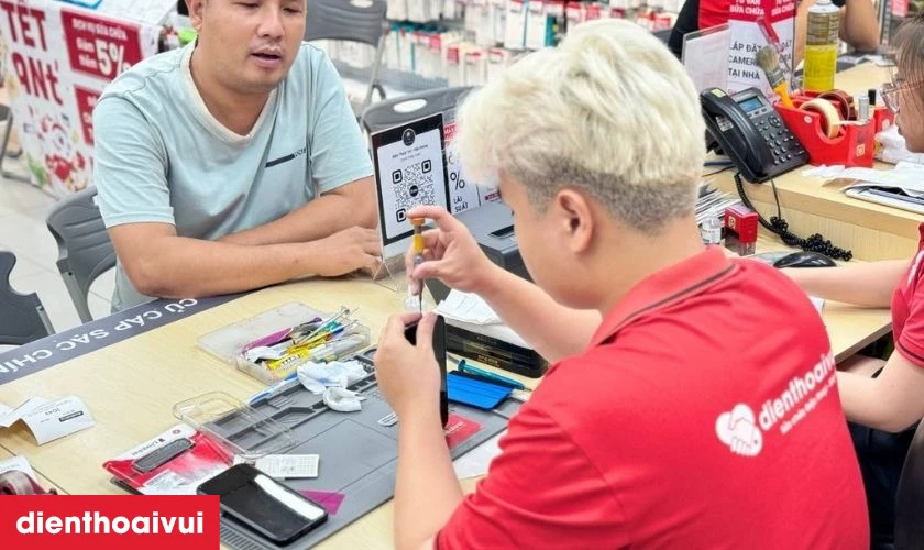 Điện Thoại Vui l&agrave; địa chỉ thay k&iacute;nh lưng Xiaomi Redmi Note 11 Pro ch&iacute;nh h&atilde;ng Safety uy t&iacute;n