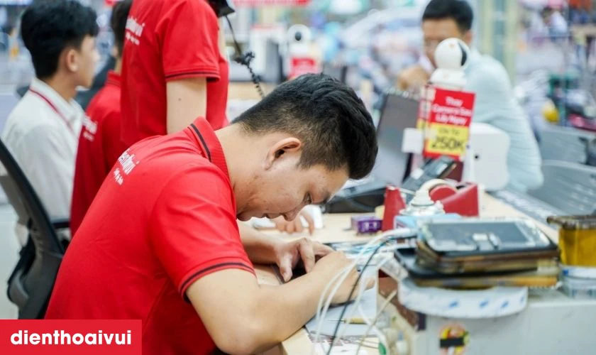 Quy tr&igrave;nh thay k&iacute;nh lưng Samsung Galaxy A07 nhanh ch&oacute;ng