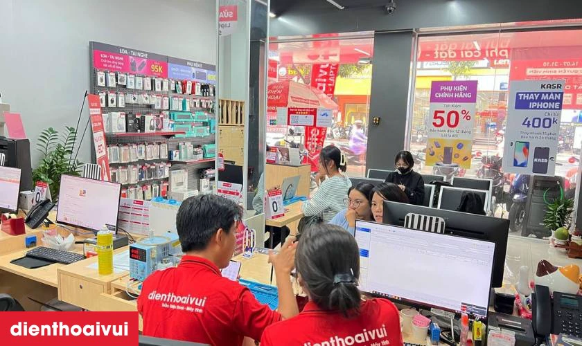 Quy tr&igrave;nh thay k&iacute;nh lưng Samsung Galaxy A17 uy t&iacute;n tại Điện Thoại Vui
