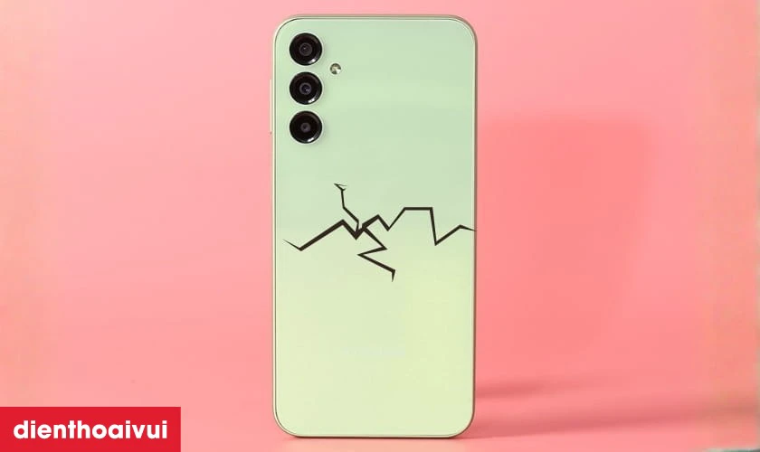 Khi nào bạn cần thay kính lưng Samsung