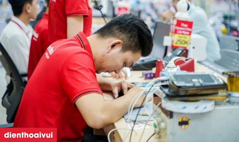 Quy tr&igrave;nh thay k&iacute;nh lưng Samsung Galaxy A53 tại Điện Thoại Vui