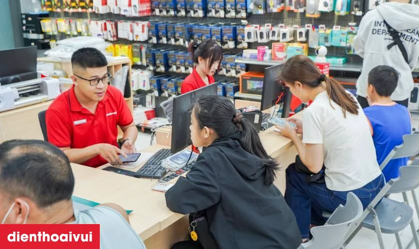 Địa chỉ thay k&iacute;nh lưng Samsung uy t&iacute;n