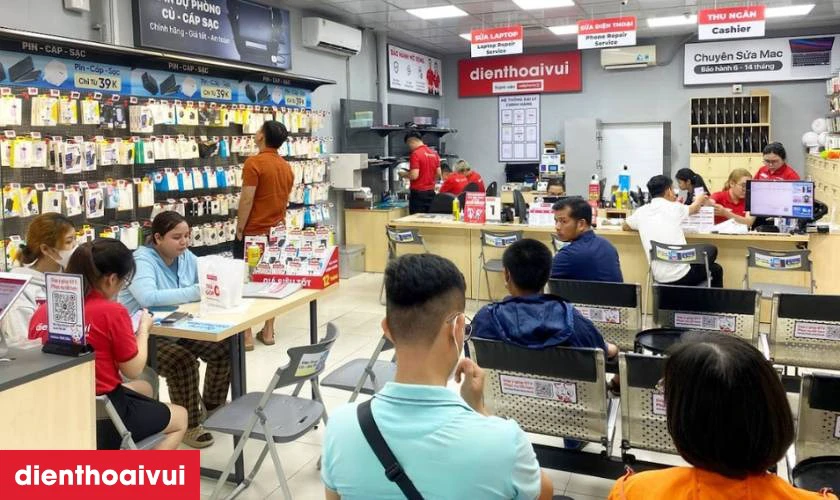 Quy tr&igrave;nh thay k&iacute;nh lưng Samsung Galaxy M35 lấy liền tại Điện Thoại Vui