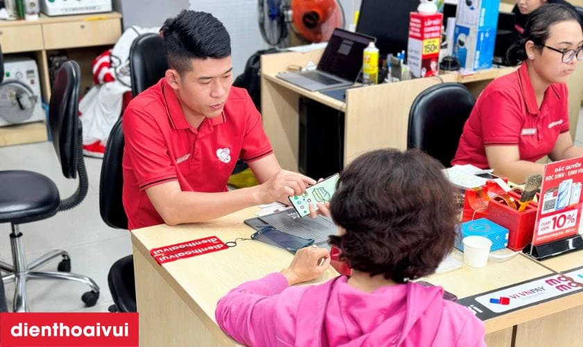 Dịch vụ thay k&iacute;nh lưng Samsung S22 Plus ch&iacute;nh h&atilde;ng, lấy liền tại Điện Thoại Vui
