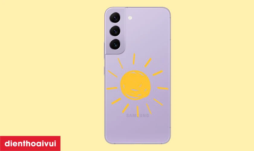 K&iacute;nh lưng Samsung S22 Plus bị phai m&agrave;u hoặc ố v&agrave;ng do tiếp x&uacute;c l&acirc;u d&agrave;i với &aacute;nh nắng mặt trời