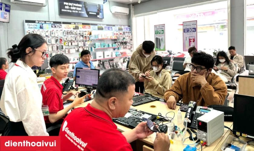 Quy tr&igrave;nh thay k&iacute;nh lưng Samsung S22 Plus lấy liền tại Điện Thoại Vui