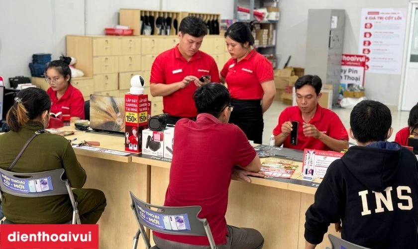 Quy trình thay kính lưng Samsung S23 lấy liền tại Điện Thoại Vui