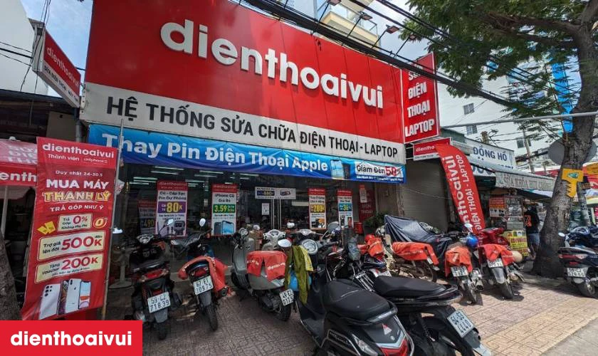 Địa chỉ thay k&iacute;nh lưng Samsung