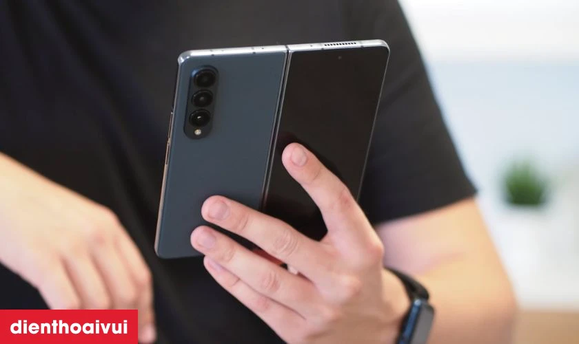 Nguy&ecirc;n nh&acirc;n bạn cần thay k&iacute;nh lưng Samsung Z Fold 3