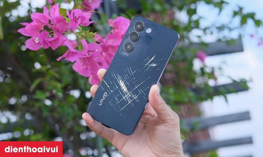 Khi nào bạn cần thay kính lưng Vivo Y100?