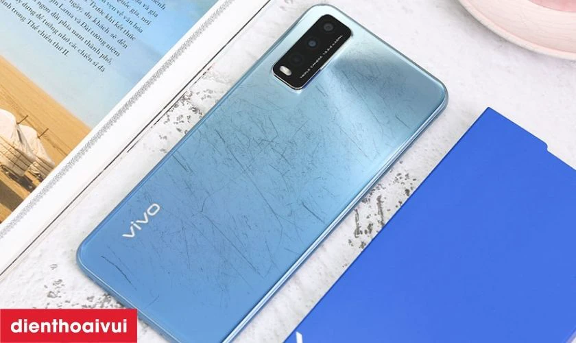 Trường hợp nào cần thay kính lưng Vivo Y22S?
