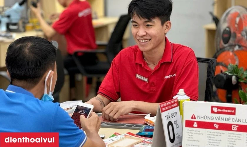 Quy tr&igrave;nh thay k&iacute;nh lưng Xiaomi Mi 11T lấy liền tại Điện Thoại Vui