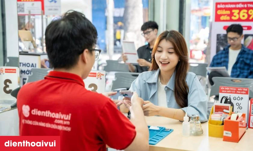 Địa chỉ thay k&iacute;nh lưng Xiaomi Mi 8 ở đ&acirc;u uy t&iacute;n tại TPHCM, H&agrave; Nội, Đồng Nai?