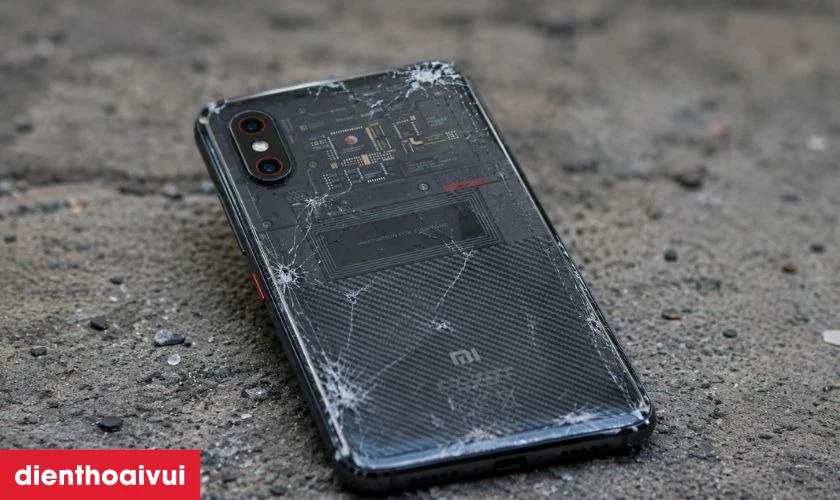 Nguy&ecirc;n nh&acirc;n khiến mặt lưng Xiaomi Mi 8 Pro bị nứt vỡ, xuống cấp