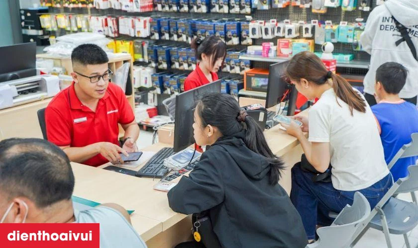 Địa chỉ thay k&iacute;nh lưng Xiaomi Mi 8 Pro ở đ&acirc;u gi&aacute; tốt