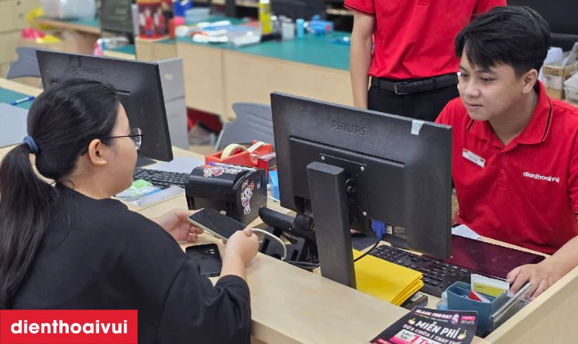 Tiếp nhận y&ecirc;u cầu thay k&iacute;nh lưng