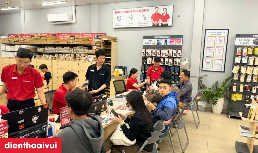 Thay k&iacute;nh lưng Xiaomi Redmi Note 12 Pro 5G ở đ&acirc;u lấy ngay