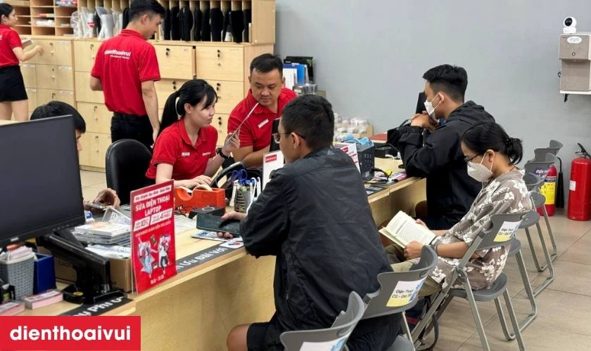 Dịch vụ thay k&iacute;nh lưng Xiaomi Redmi Note 9 Pro ch&iacute;nh h&atilde;ng, lấy liền tại Điện Thoại Vui