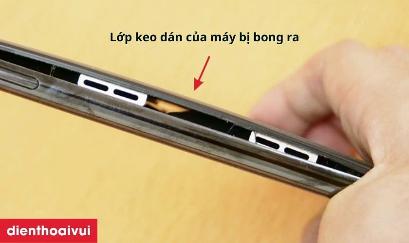 Lớp keo d&aacute;n của m&aacute;y bị bong ra