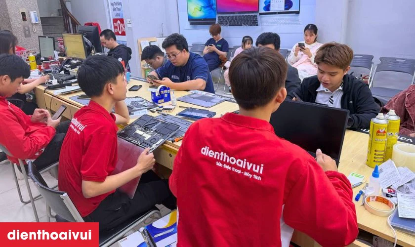 Địa chỉ thay &eacute;p k&iacute;nh Samsung Note 9 ở đ&acirc;u uy t&iacute;n