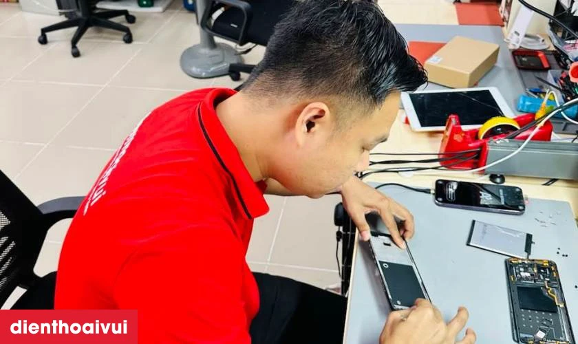 Quy tr&igrave;nh thay loa ngo&agrave;i Samsung