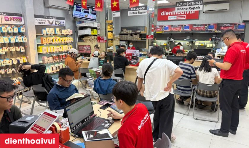 Tại sao n&ecirc;n thay loa ngo&agrave;i iPhone 11 tại Điện Thoại Vui?