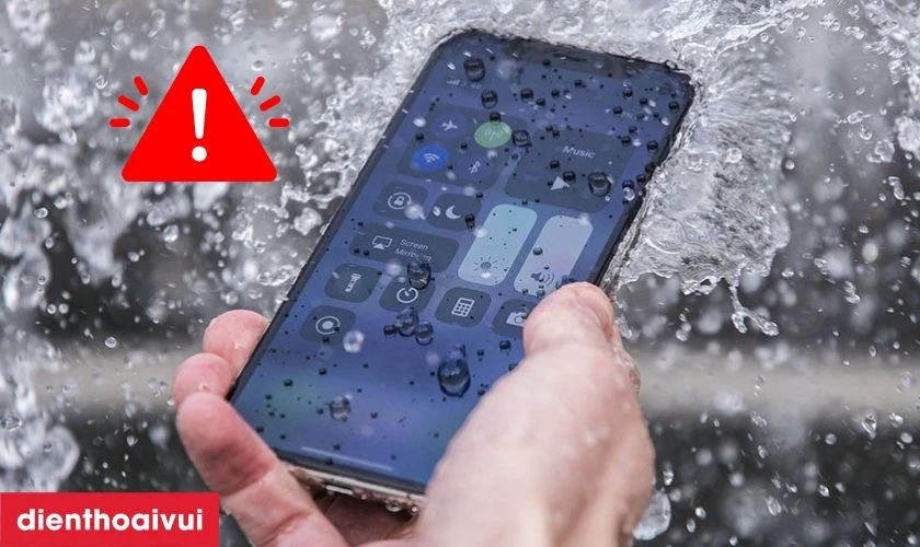 iPhone v&ocirc; nước l&agrave;m hư loa ngo&agrave;i