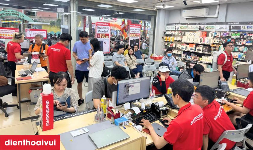 Cửa h&agrave;ng thay loa ngo&agrave;i iPhone 12 Pro Max ở đ&acirc;u uy&nbsp;t&iacute;n?