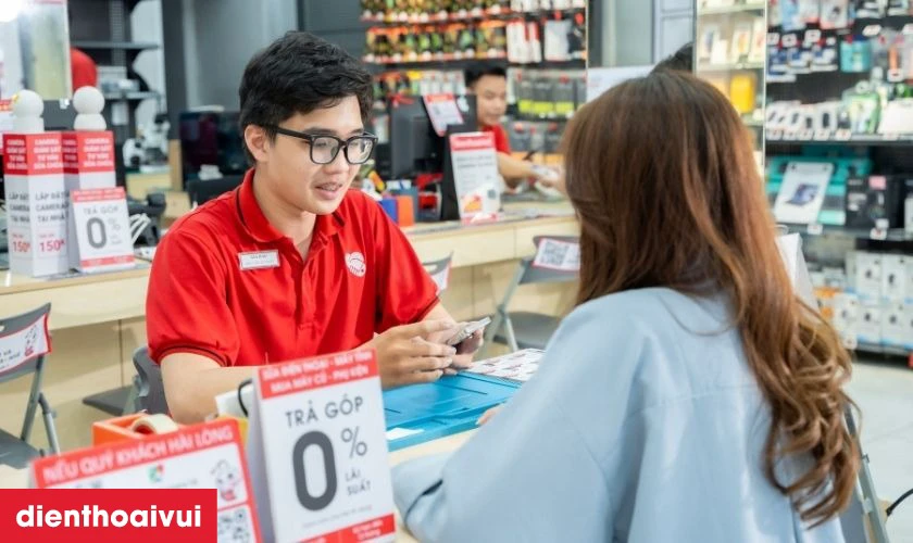 Lựa chọn nơi thay uy t&iacute;n để đảm bảo chất lượng v&agrave; quyền lợi sau khi thay loa ngo&agrave;i iPhone 14