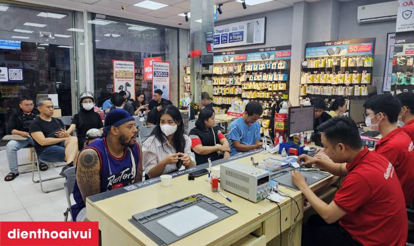 Địa chỉ thay loa ngo&agrave;i iPhone 16 Pro ch&iacute;nh h&atilde;ng, lấy liền tại Điện Thoại Vui