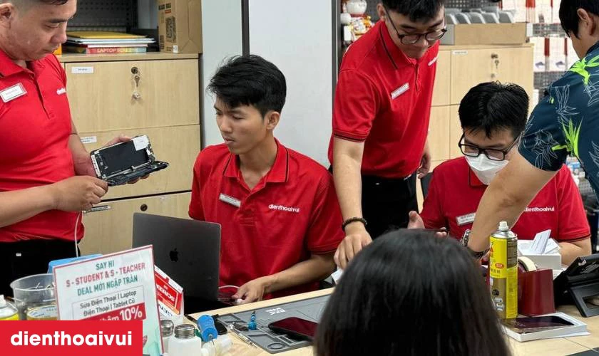 Địa chỉ thay loa ngo&agrave;i iPhone SE 2020 ở đ&acirc;u uy t&iacute;n