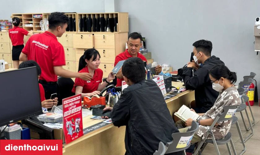 Dịch vụ thay thế, sửa chữa ch&iacute;nh h&atilde;ng, lấy liền tại Điện Thoại Vui