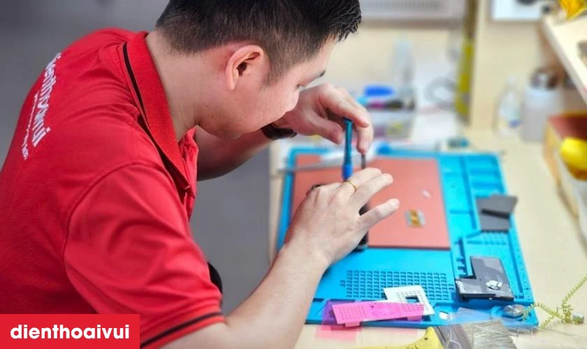 Quy tr&igrave;nh thay loa ngo&agrave;i OPPO Reno 6Z 5G minh bạch tại Điện Thoại Vui