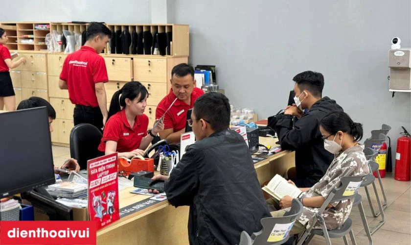 Quy tr&igrave;nh thay loa ngo&agrave;i Realme 5 chuy&ecirc;n nghiệp tại Điện Thoại Vui