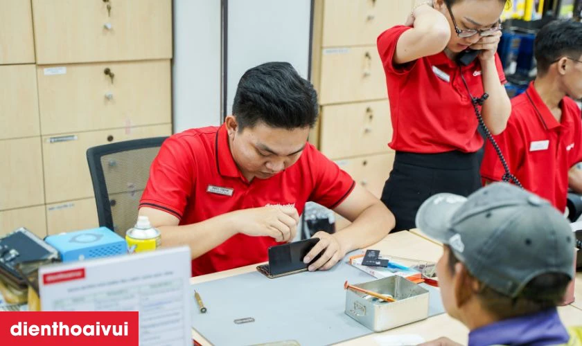 Quy tr&igrave;nh thay loa ngo&agrave;i Realme C55 uy t&iacute;n tại Điện Thoại Vui